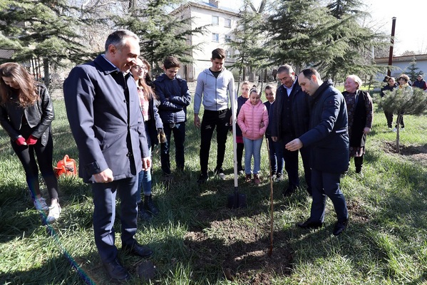 განათლების სამინისტრო საჯარო სკოლების მასშტაბურ გამწვანებას იწყებს