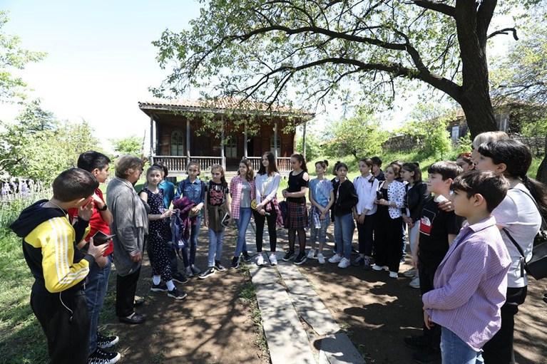 ექსკურსიებზე სკოლის მოსწავლეთა ავტოსატრანსპორტო საშუალებით გადაყვანის საკითხი კანონით დარეგულირდება